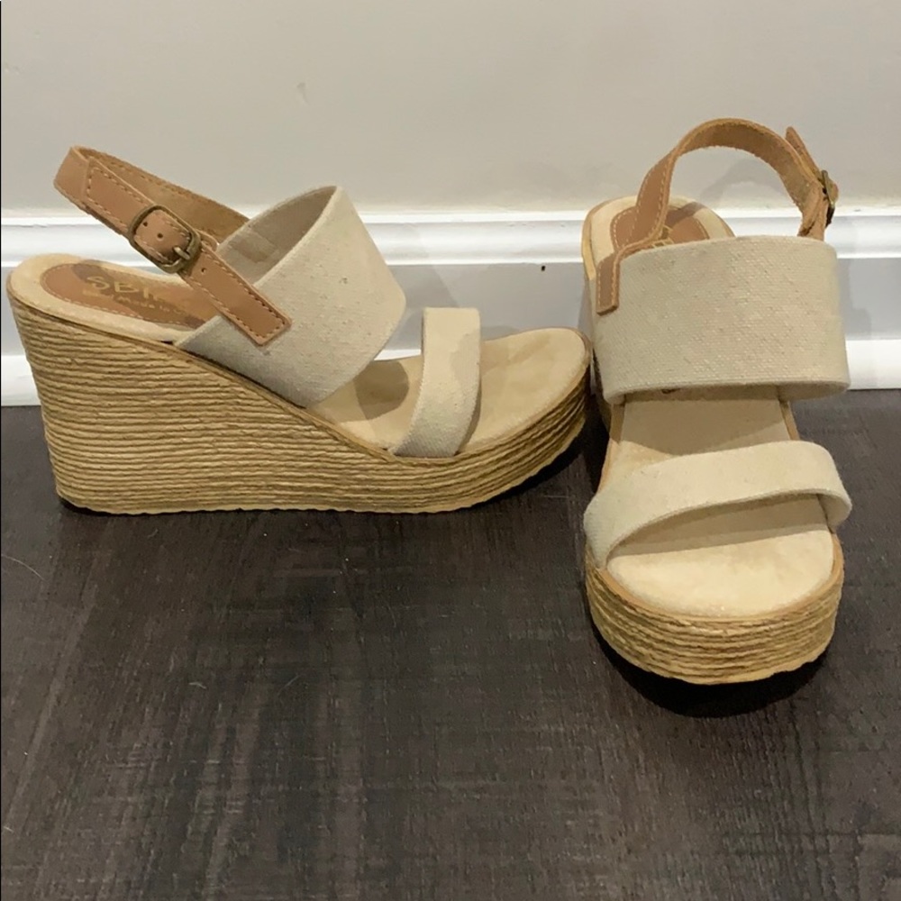 Brand new sandals size 7